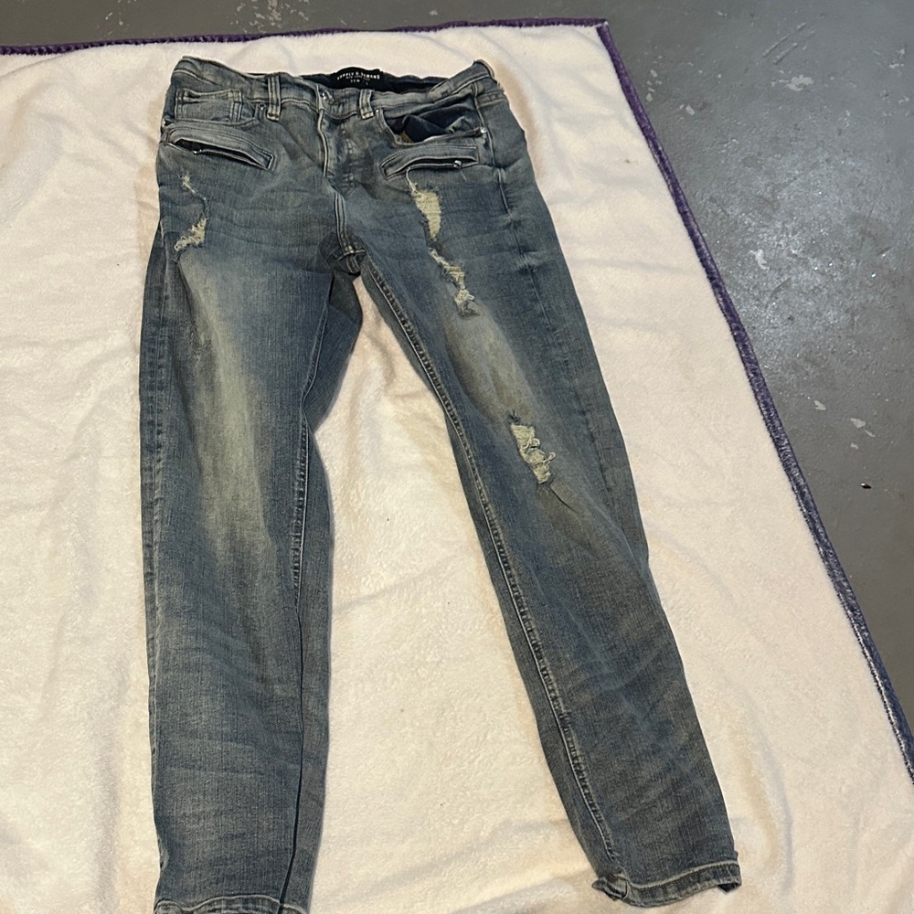 Stylish Distressed Relaxed Fit Jeans - Gray